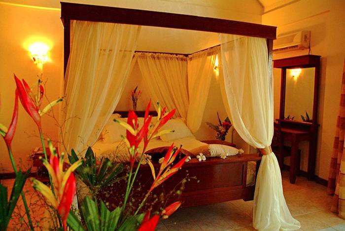 Crystal Paradise Resort Spa & Winery Narra Exterior foto